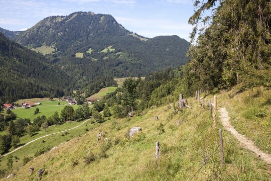 View of Hinterstein, Ostrachtal, behind Imberger Horn, Bad Hindelang, Oberallg&auml;u, Allg&auml;u, Bavaria, Germany
