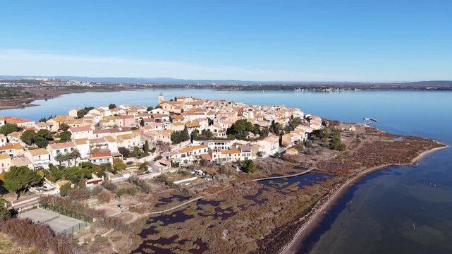 Le village de Bages (11100) dans l'Aude en Occitanie