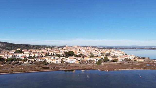 Le village de Bages (11100) dans l'Aude en Occitanie