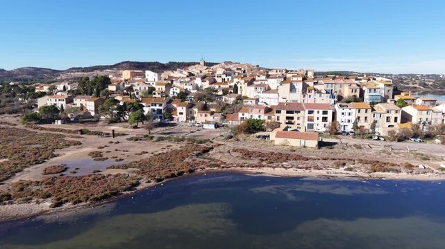 Le village de Bages (11100) dans l'Aude en Occitanie