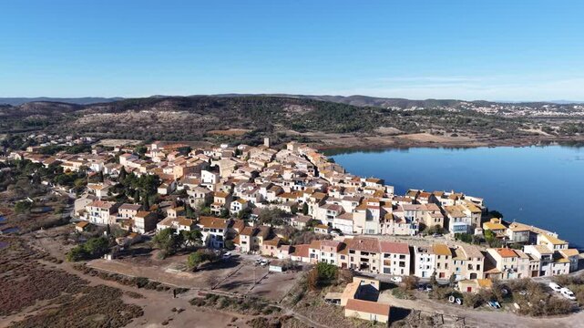 Le village de Bages (11100) dans l'Aude en Occitanie
