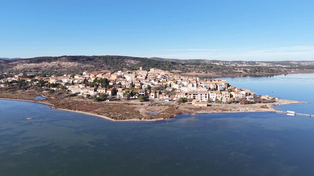Le village de Bages (11100) dans l'Aude en Occitanie