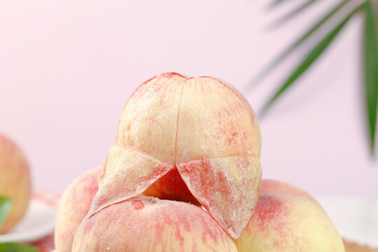 Fresh Yangshan Peaches with Peeled Fruit Showing Sweet Juicy Flesh - Premium Chinese Stone Fruit