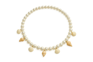 Obraz premium Elegant pearl and seashell necklace, perfect for summer, isolated on transparent background