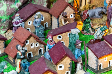 Portal de Belén con luces amarillas.