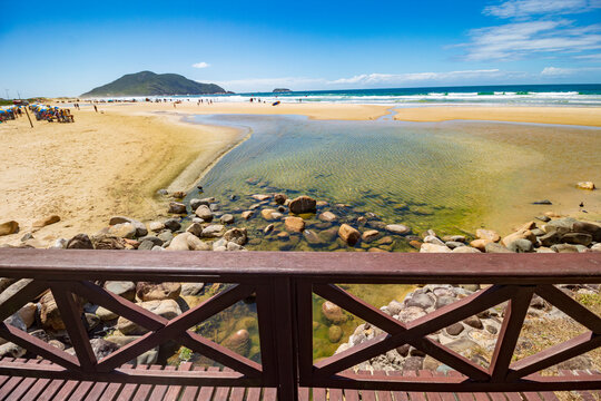 praia do santinho e um rio e a ponte  Florian&oacute;polis Santa Catarina Brasil florianopolis