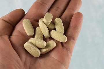 Mens 25 essential multivitamins and minerals with maca root, panax ginseng.