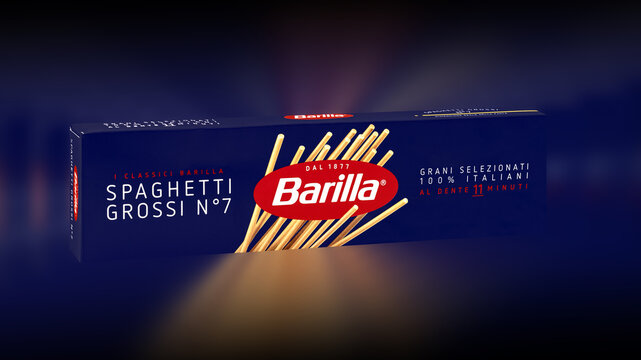 Barilla Spaghetti Grossi n7 box displayed on a dark background, highlighting Italian pasta packaging, brand design, and premium food presentation.