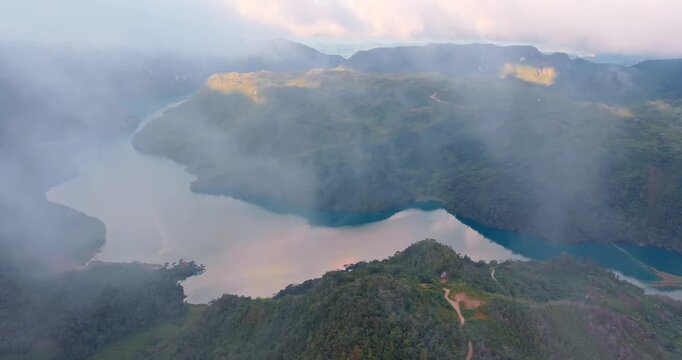 Laguna Brava o Yolnajab'. Se encuentra a 1142 metros sobre el nivel del mar, tiene 3,8 km&sup2; de superficie; una de las lagunas ex&oacute;ticas en Nent&oacute;n, Huehuetenango, Guatemala!