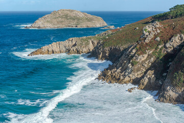 Ensenada de Socastro e isla de Sar&oacute;n, Xove, Lugo, Galicia, Espa&ntilde;a