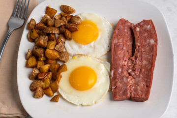 fried eggs  with smoked sausage  and  home fries