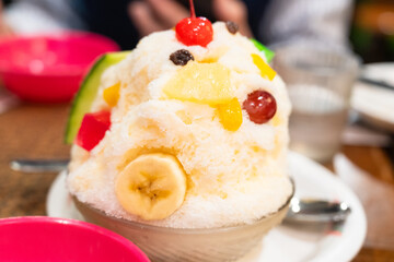 フルーツ彩る甘美なミルクかき氷盛り