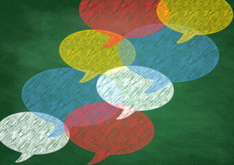 手描き風のカラフルな吹き出しと黒板背景のコミュニケーションイラスト