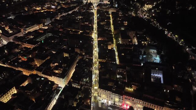 Natale 2025, vista aerea panoramica del centro di Roma illuminato dalle decorazioni Natalizie.
Piazza del Popolo e Via del Babuino con le decorazioni natalizie.