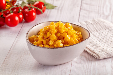 Yellow sweet canned corn grain