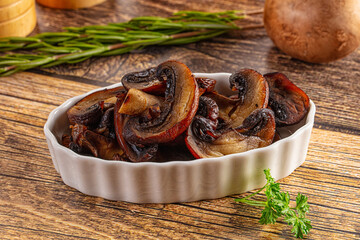 Fried champignon slices in the plate