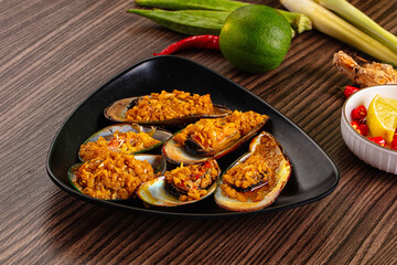 Gourmet baked mussels with garlik
