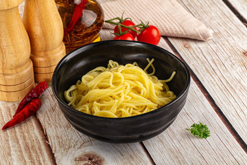 Boiled yellow egg noodles in the bowl