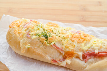 ベーコンチーズパン