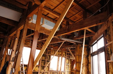 木造建築の解体現場