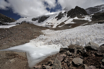The enchanting beauty of the snowy mountains. The view of snow and rocks on the mountain tops.