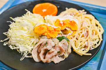 豚バラのネギ塩焼きとスパサラ