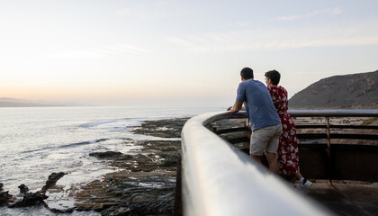 Fototapeta premium Couple enjoying the sunset