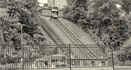 Fototapeta premium Scenic view of Niagara Falls funicular on rails transporting tourists to river observation