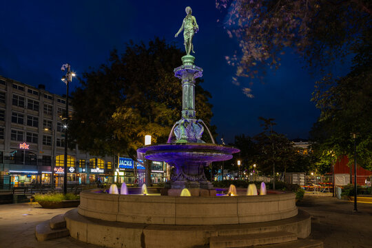 Gothenburg, Sweden 09-11-2025 - Brunnsparken is a central square in Gothenburg and is located between Nordstan and Arkaden, and between two of Gothenburg's oldest streets, Norra Hamngatan and S&ouml;dra Ha