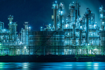 Illuminated Petrochemical Plant at Night in Otake, Japan | 大竹市の工場夜景・石油化学プラント