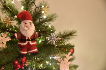 Père-Noël dans le sapin