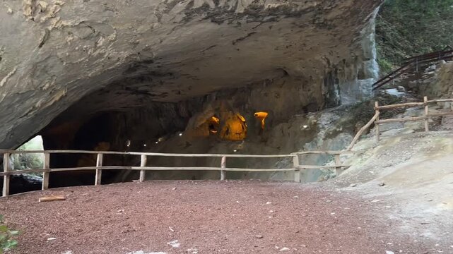POV caminando hacia el mirador de la cueva de Zugarramurdi