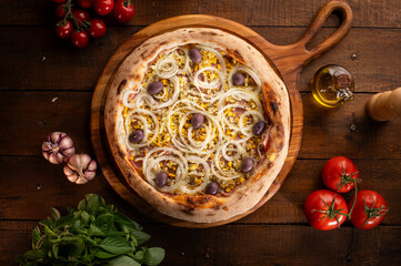 alimento, refeição, vinho, restaurante, queijo, prato, branco, massa, mesa, delicioso, culinária, verde, saudável, tomate , pizza , pizzas varios sabores , 4 queijo, cebola, azeitonas pretas, azeite ,