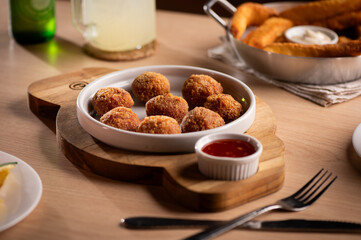 foodporn, comida de buteco, frango,picanha,torresmo,limao,delicioso,queijode bufala,fritura,drinks coloridos,sodas iatlianas,ceviche,miniburguers,batata fritas,peixe,lambari,pernas de ra,bolinho de fe