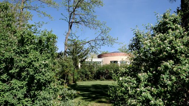 Landscape view of The Roundhouse, New Mexico&rsquo;s state capitol building, in Santa Fe