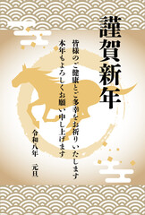 金色の馬のシルエットと和柄の背景の年賀状テンプレート　謹賀新年の賀詞と本文有りのデザイン