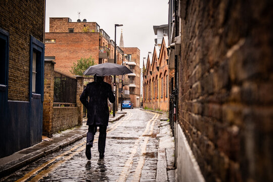 London- Gritty London scene on ainy Whitechapel Backstreet - East London