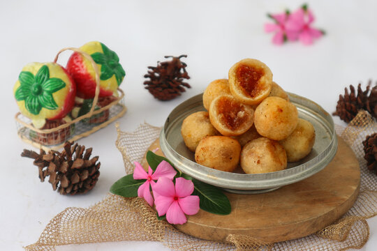 A plate of Indonesian deep-fried snacks, known locally as misro or jemblem. They are grated yuca (singkong) balls filled with melted palm sugar. Sweet on the inside and crispy on the outside.