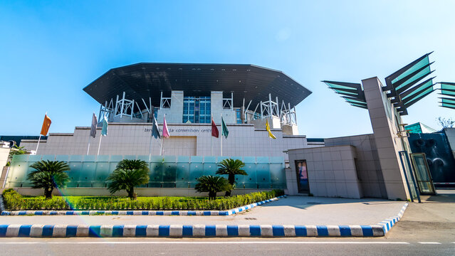 Biswa Bangla Convention Centre Kolkata is a majestic masterpiece of modern architecture, touted as the largest business convention centre of Eastern India