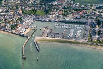 vue a&eacute;rienne de Grandcamp en Normandie en France