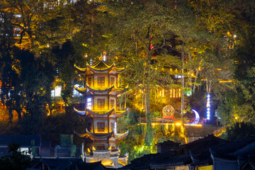 Obraz premium Fenghuang, Hunan, China. 11-02-2024. View of Fenghuang city at night with illuminations. Hunan, China.