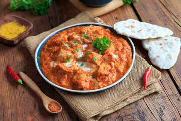 Butter Chicken mit Naan

