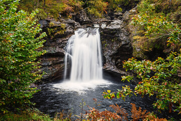 Obraz premium Falls of Falloch in early autumn, situated in the north of Loch Lomond and The Trossachs National Park, Falls of Falloch is a beautiful waterfall just 3 miles from the village of Crianlarich