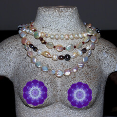 B&uuml;ste mit Schmuckst&uuml;cken mit KI erstellt+bearbeitet