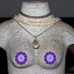 Schmuckb&uuml;ste mit KI erstellt+bearbeitet