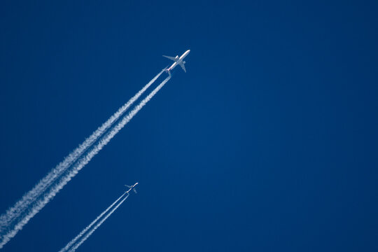 Flugzeuge mit Kodensstreifen