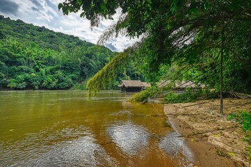H&uuml;tte am Flu&szlig; (am kleinen Kwai- Thailand)