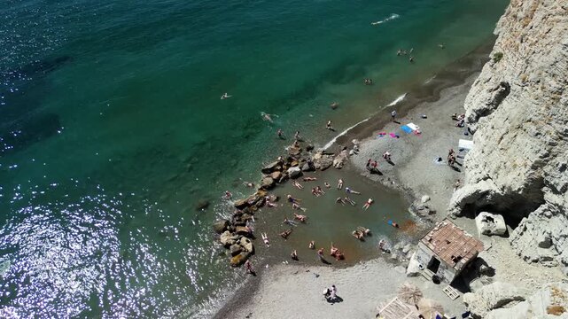 Wyspa Kos - Grecja - Plaża Therma Loutra Plaża znajduje się w w małej wiosce w okolicach miasta Kos. Jest to niezwykła plaża, w kt&oacute;rej wypływa źr&oacute;dło termalne
