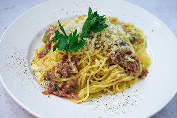 Spaghetti prosciutto and lemon 