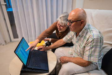 Seniors using technology for financial management